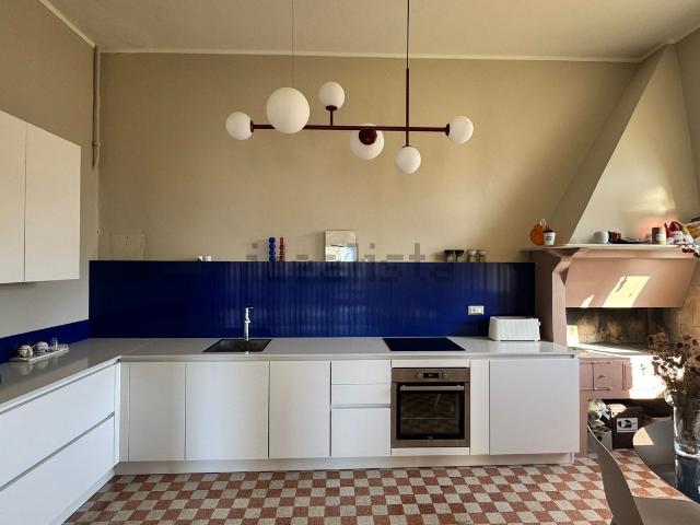 Appartamento in affitto di 150 m² in Via Giovanni Pascoli