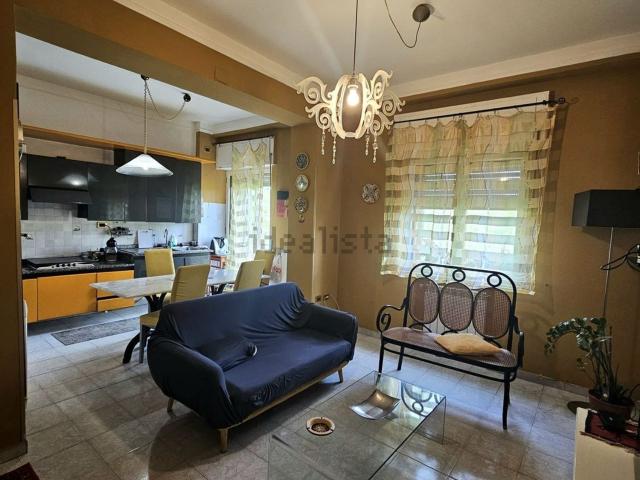 Appartamento in affitto di 150 m² in Via Domenico Mottola d&apos Amato, 37