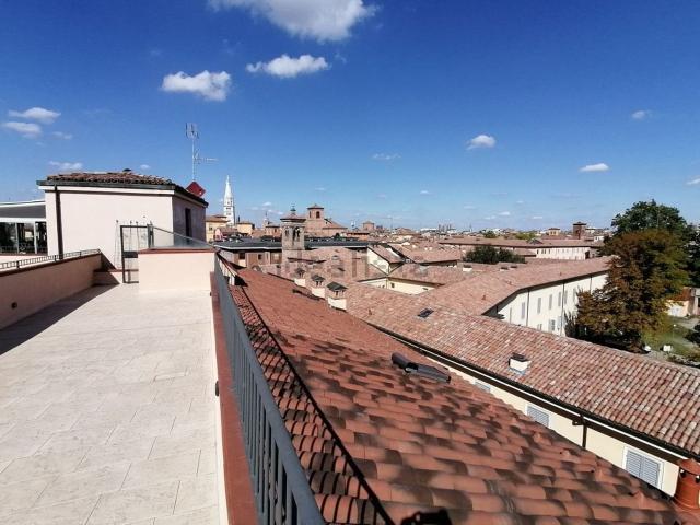 Appartamento in affitto di 150 m² in Via dei Frati Minori