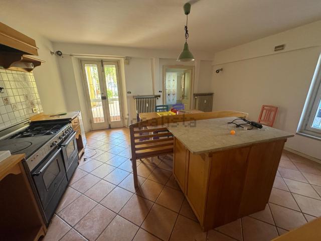 Appartamento in affitto di 150 m² in Via Libia