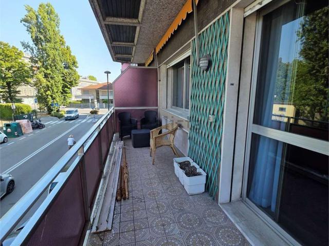 Appartamento in affitto di 150 m² in Via Luigi Einaudi, 37