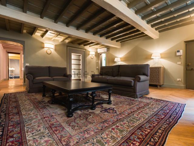 Appartamento in affitto di 150 m² in Via Maggio, 6