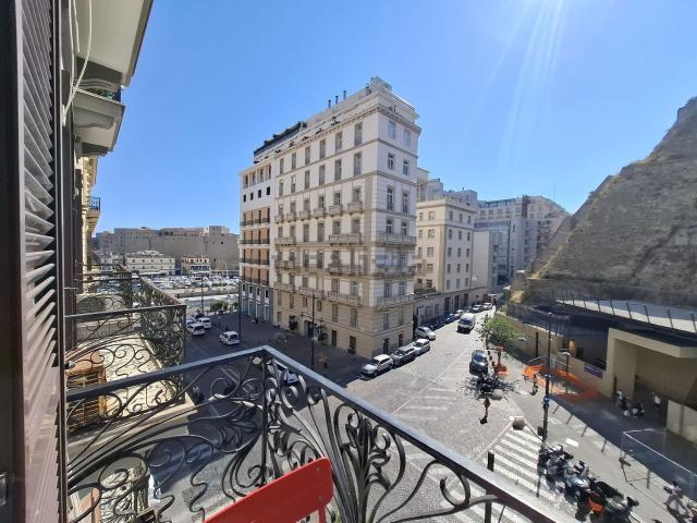 Appartamento in affitto di 150 m² in Via Santa Lucia