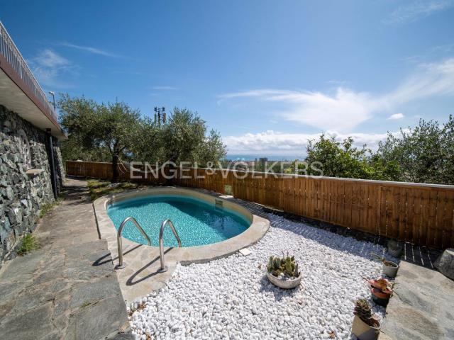 Appartamento in affitto di 150 m² in Via Suea, 66