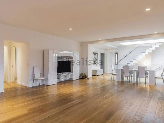 Appartamento in affitto di 150 m² in Via Porta Rossa
