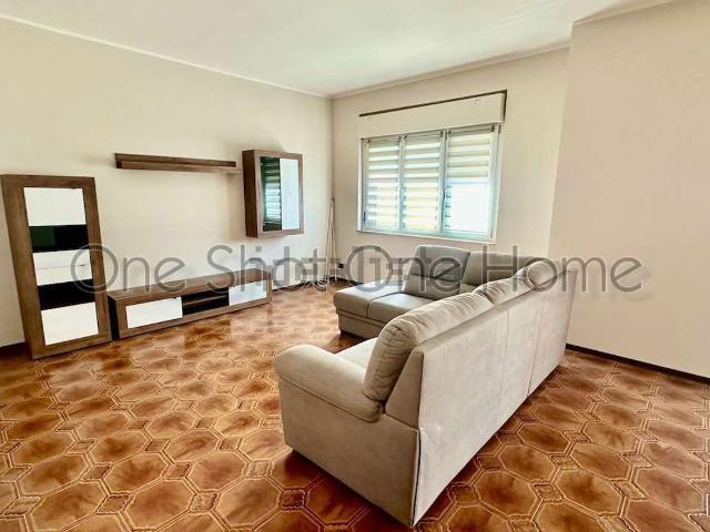 Appartamento in affitto di 150 m² in Via Pitia