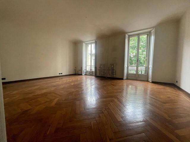 Appartamento in affitto di 150 m² in Via Rodolfo Montevecchio, 4