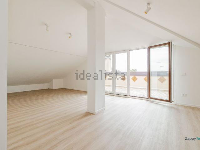 Appartamento in affitto di 150 m² in Via Roma, 28