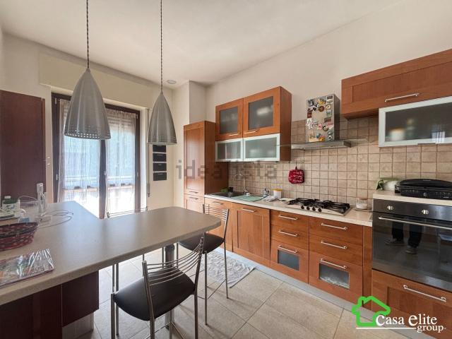 Appartamento in affitto di 150 m² in Via Vittorio Veneto, 48