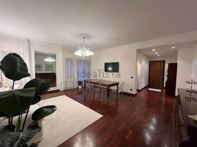 Appartamento in affitto di 150 m² in Viale Vincenzo de Filippis