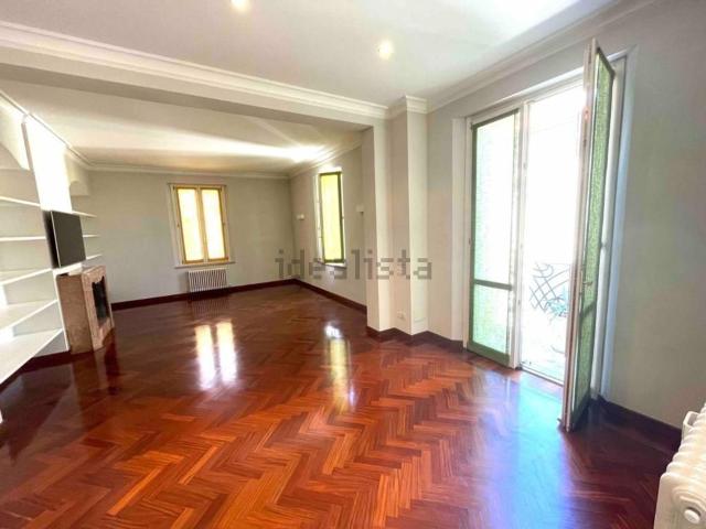 Appartamento in affitto di 150 m² in Viale carducci