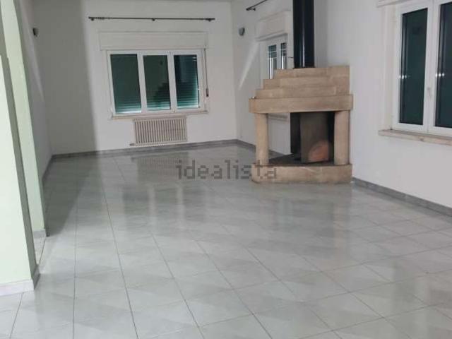 Appartamento in affitto di 150 m² in Viale Francesco Lo Re