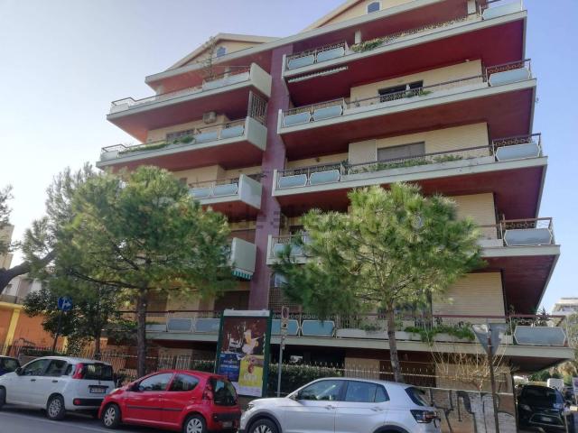Appartamento in affitto di 150 m² in Viale John Fitzgerald Kennedy, 133