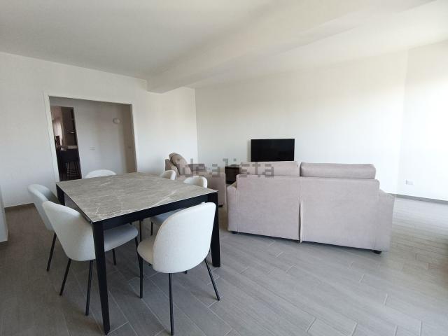 Appartamento in affitto di 151 m² in Via Fratelli Bandiera, 9