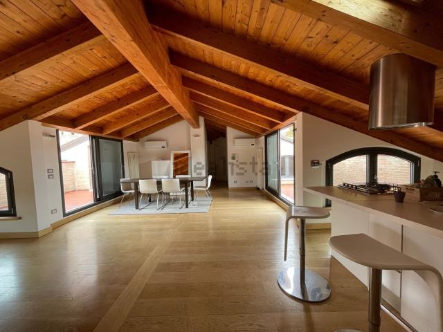 Appartamento in affitto di 151 m² in Via San Vitale