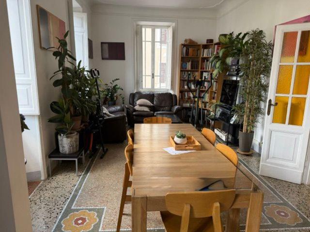 Appartamento in affitto di 152 m² in Via Gabriele Camozzi