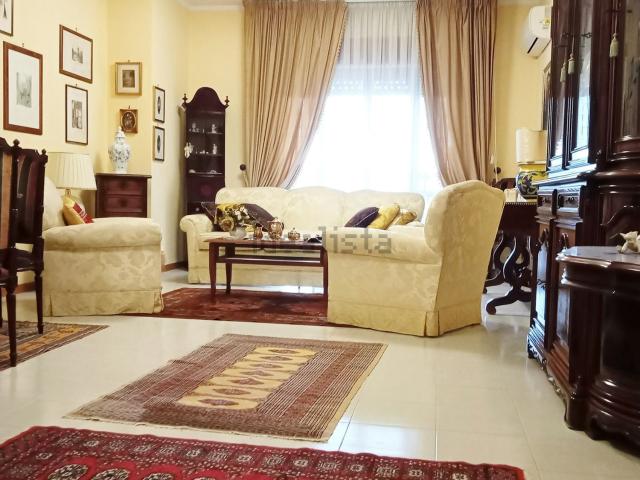 Appartamento in affitto di 152 m² in Viale Scala Greca, 157