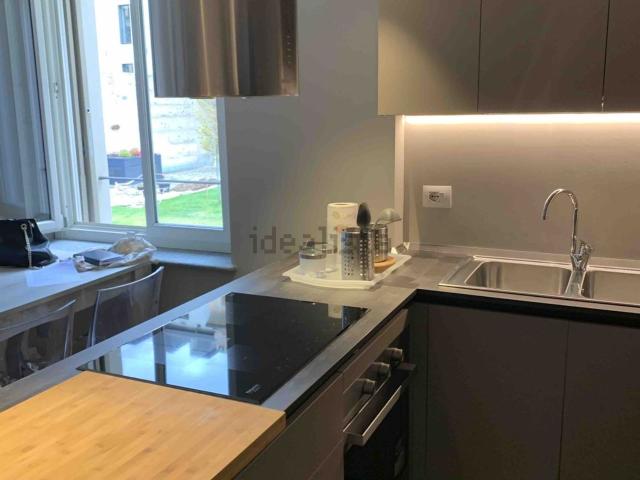 Appartamento in affitto di 153 m² in Via DELLA ROCCA
