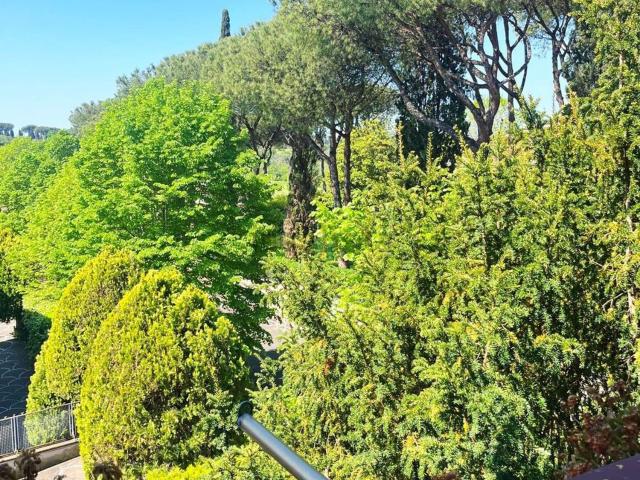 Appartamento in affitto di 155 m² in Via al Quarto Miglio
