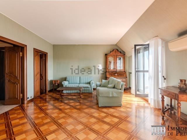 Appartamento in affitto di 155 m² in Via Giovanni Pascoli, 21
