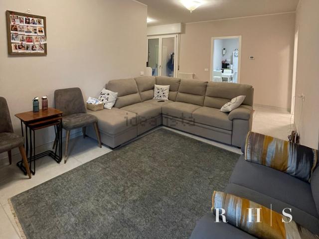 Appartamento in affitto di 155 m² in Via Edmondo De Amicis