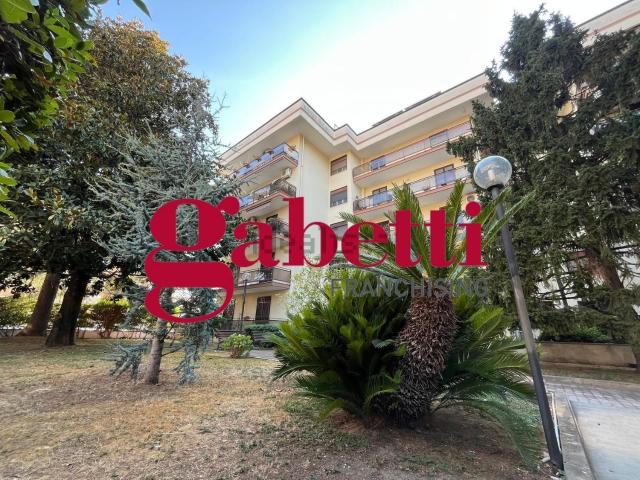 Appartamento in affitto di 155 m² in Via Perugia