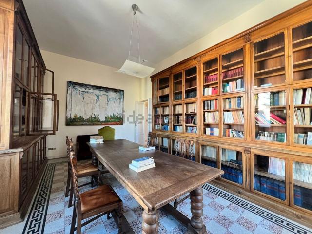 Appartamento in affitto di 156 m² in Via Conte di Ruvo, 30