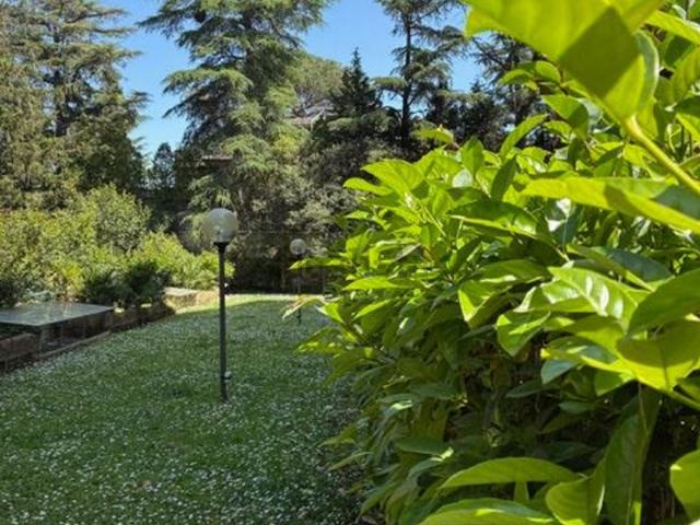 Appartamento in affitto di 157 m² in Via Elio Chianesi
