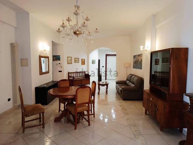 Appartamento in affitto di 157 m² in Via Francesco Manzo, 64