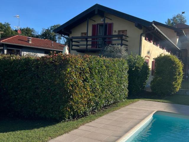 Appartamento in affitto di 157 m² in Via Frera, 38