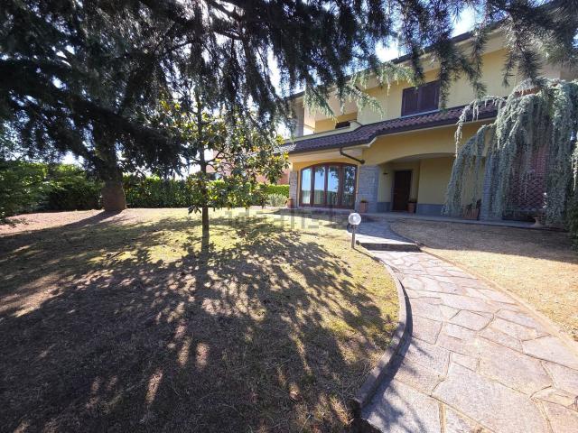Appartamento in affitto di 157 m² in Via Roaschia