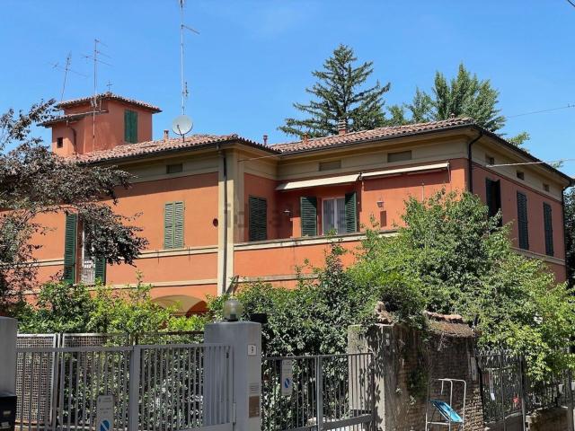 Appartamento in affitto di 158 m² in Via della Libertà, 7