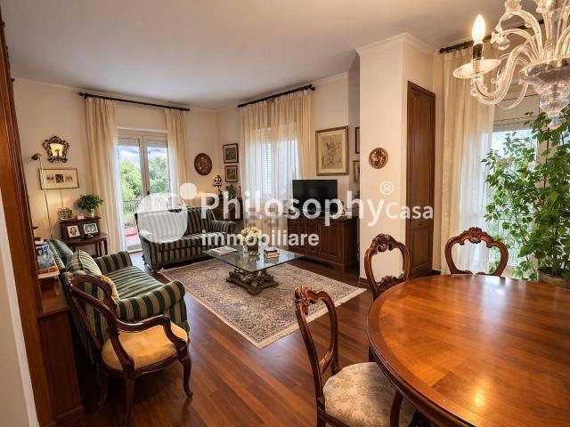 Appartamento in affitto di 158 m² in Via Vittorio Veneto