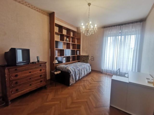 Appartamento in affitto di 158 m² in Piazza Carlo Montanari, 160
