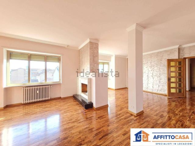Appartamento in affitto di 160 m²