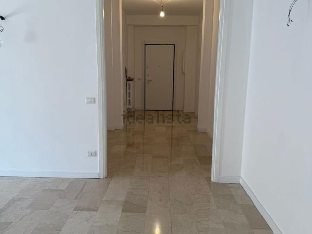 Appartamento in affitto di 160 m² in Via Andrea Costa, 9