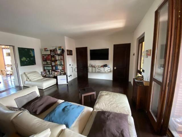 Appartamento in affitto di 160 m² in Via Arona