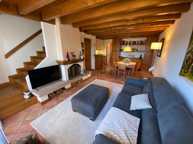 Appartamento in affitto di 160 m² in Via Belvedere, 197