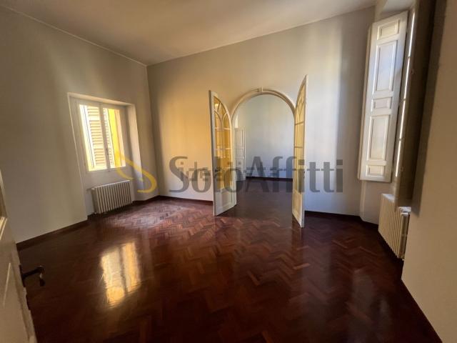 Appartamento in affitto di 160 m² in Via Giuseppe Garibaldi