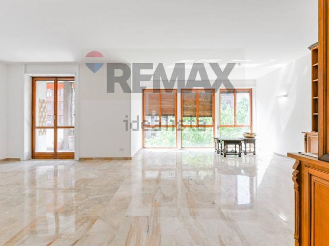 Appartamento in affitto di 160 m² in Via Giuseppe Frua, 21