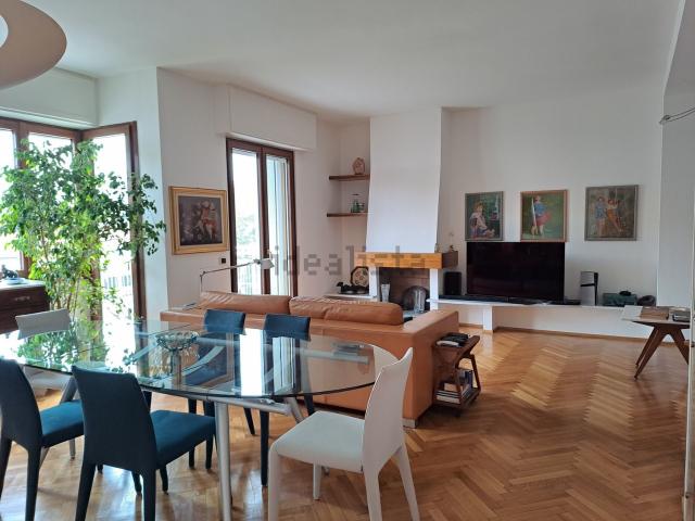 Appartamento in affitto di 160 m² in Via Giovanni Gherardini, 2