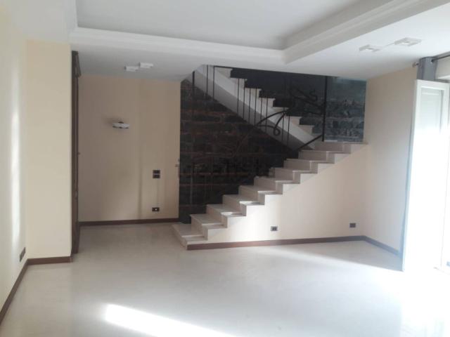 Appartamento in affitto di 160 m² in Via dei Vespri, 166