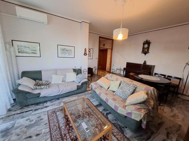 Appartamento in affitto di 160 m² in Via Francesco S. Mercadante, 4
