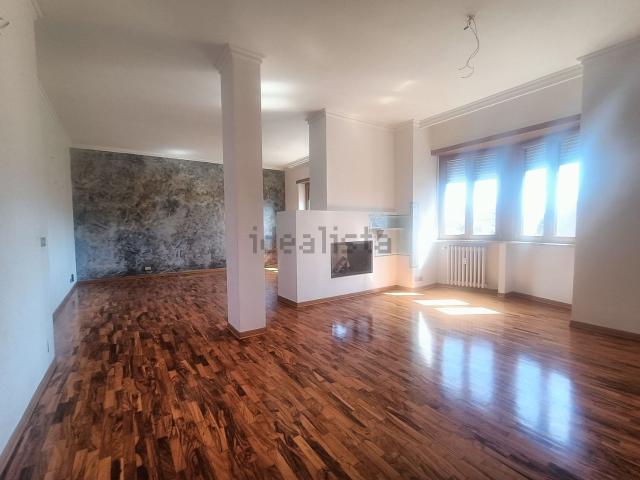 Appartamento in affitto di 160 m² in Via Fratelli Vercelli