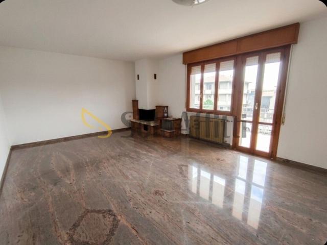 Appartamento in affitto di 160 m² in Via I Maggio