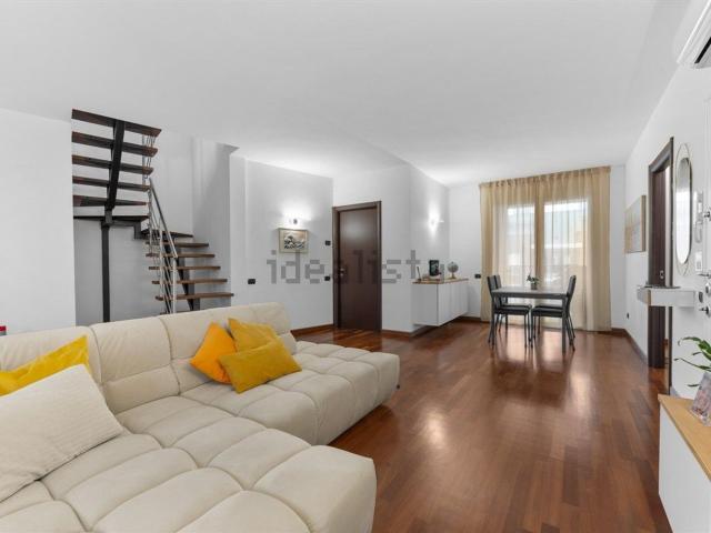 Appartamento in affitto di 160 m² in Via Oriana Fallaci, 1
