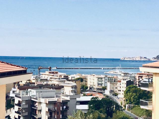 Appartamento in affitto di 160 m² in Via Madonna di Ponza, 60