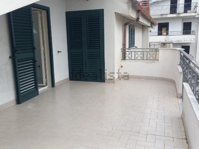 Appartamento in affitto di 160 m² in Via Massimo Troisi, 13