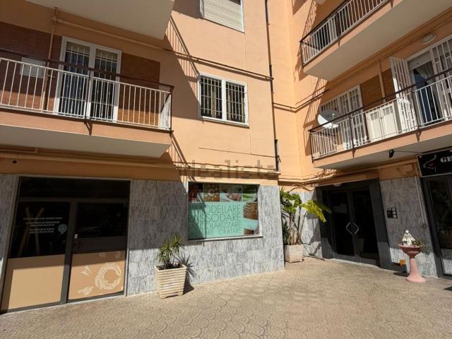 Appartamento in affitto di 160 m² in Via Solfatara