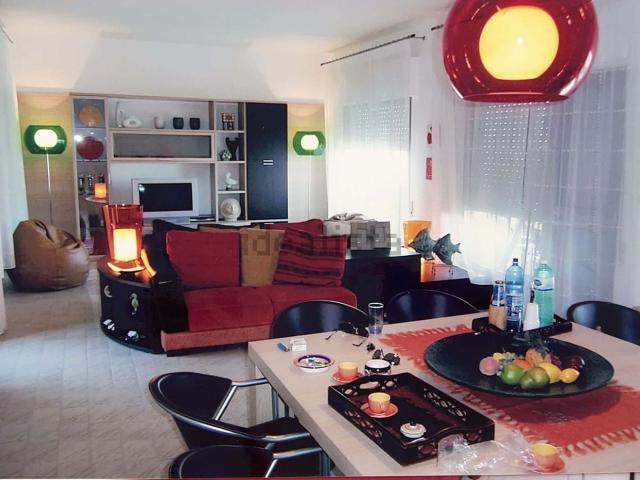 Appartamento in affitto di 160 m² in Via San maria degli Angeli, 46